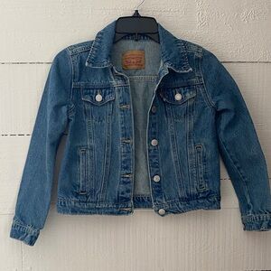 Levi’s medium wash Trucker style Blue Denim Jacket Kids Size Medium 10-12
